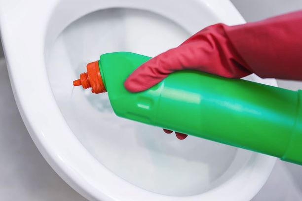 How to Clean Toilet Rim Jets (Safely, With Vinegar)