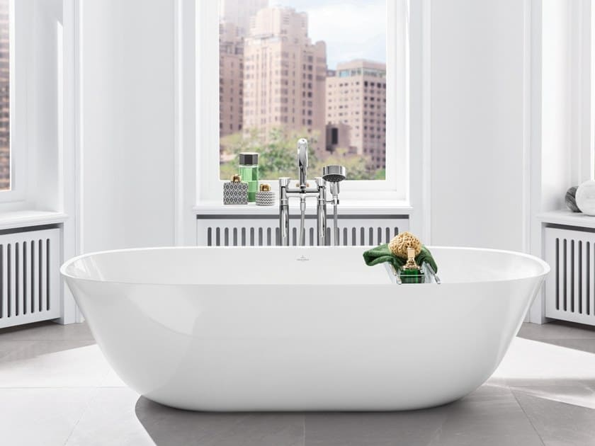 freestanding bath in the middle of the room from Villeroy and Boch, made from Quaryl