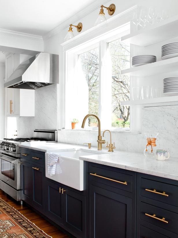 Kitchen with ceramic sink and marble countertop
