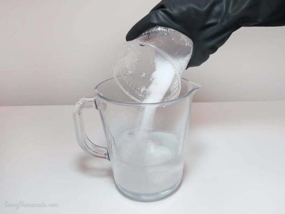 caustic soda to unblock a kitchen sink