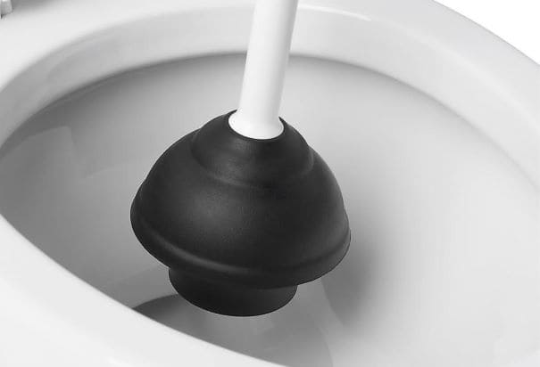 how to unblock a toilet using a plunger
