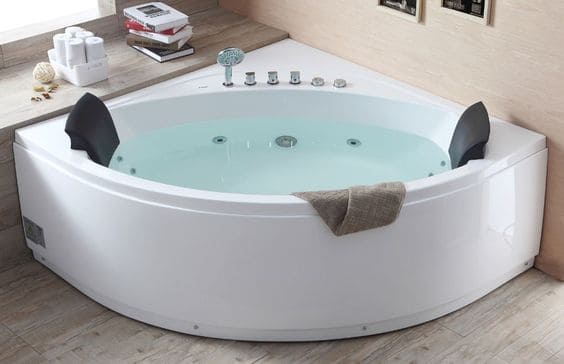 white whirlpool bath full of water